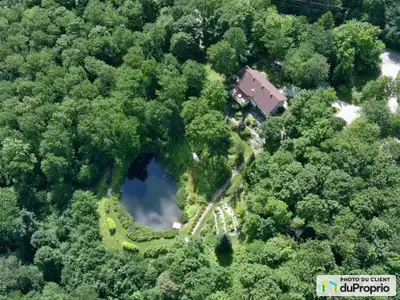 Maison de campagne, rue sans issue, vue sur les montagnes et lac privé. Regardez une vidéo aérienne...