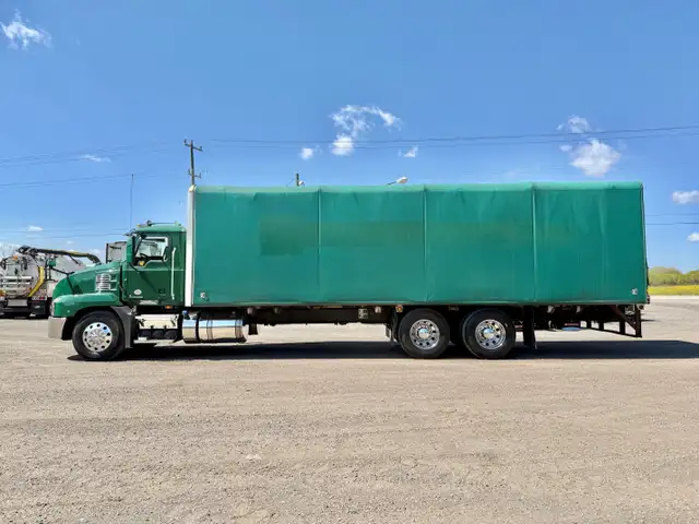 2020 MACK ANTHEM TANDEM WITH 30;FT ROLL BACK CURTAIN BODY in Heavy Trucks in Kitchener / Waterloo - Image 4