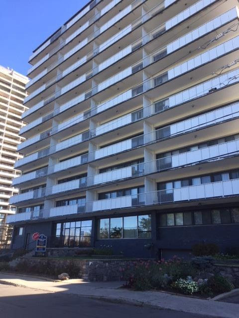 November 1 - 1 BEDROOM - $1529 + Hydro 3
