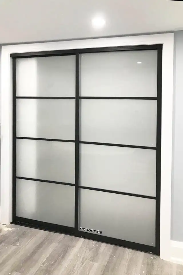 Closet doors: whiteboard & mirrored （Call 6479614328）62864745208449122