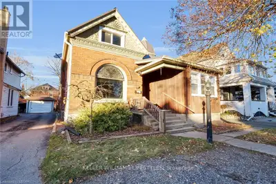 *Full Market Rents!* Welcome to 89 Gladstone Ave! Situated in the incredible courthouse area of St.T...