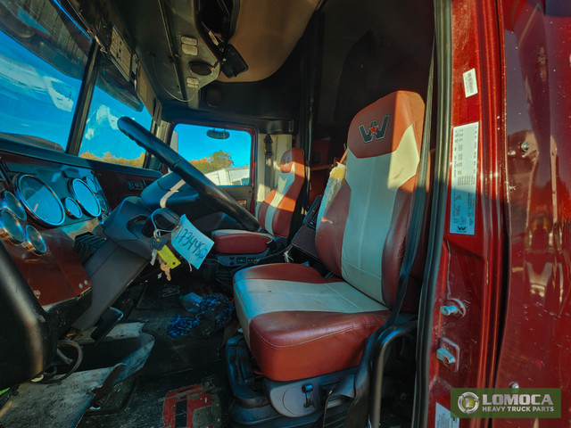 2019 Western Star 5700 Seat - Stock #: WS-0802-27 in Heavy Equipment Parts & Accessories in Hamilton - Image 3