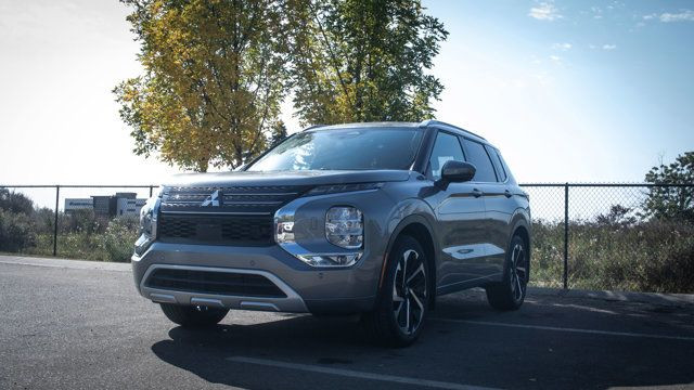 2023 Mitsubishi Outlander SEL S-AWC in Cars & Trucks in Edmonton - Image 4
