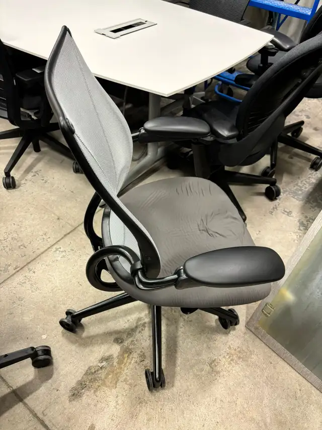 Humanscale Liberty Task Chair-Herman Miller Celle Chair-Call us!62863277984898121