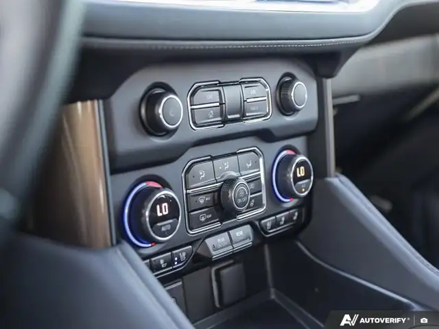 2024 Chevrolet Suburban High Country | HUD | Wireless Carplay in Cars & Trucks in London - Image 24