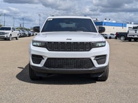 The new 2025 Jeep Grand Cherokee Altitude combines rugged capability, advanced technology, and refin... (image 9)