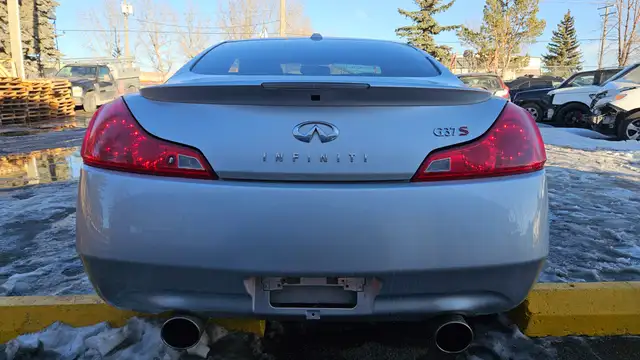 2008 Infiniti G37 Coupe Journey/Sport RWD MT for parts in Auto Body Parts in Calgary - Image 3