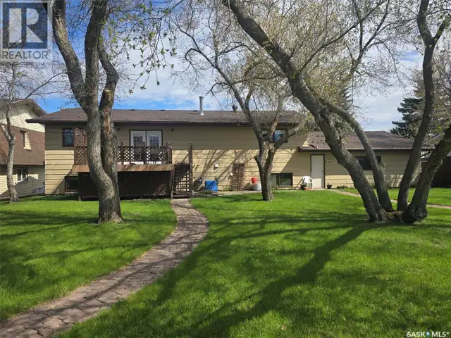 903 Assiniboia AVENUE Grenfell, Saskatchewan in Houses for Sale in Regina - Image 3