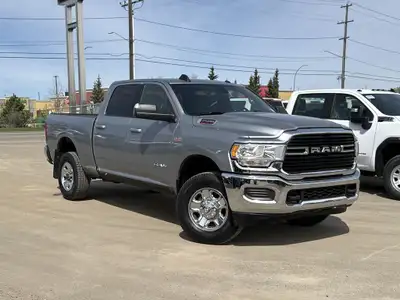 AMVIC Licensed Dealer * Keyless Entry * 8-Way Power Driver Seat * Rear Vision Camera * Trailer Sway...