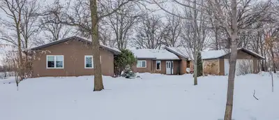 P03//Portage La Prairie/Exceptional opportunity to be your own boss! Situated on a beautiful 16.57 A...