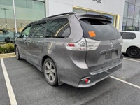 Experience unparalleled comfort and convenience in this exceptional 2020 Toyota Sienna SE, a Mini-va... (image 2)