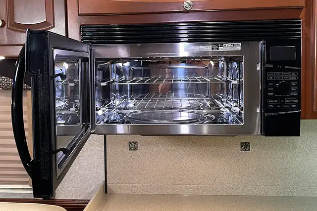 2007 Newmar Dutch Star 4023 – Pre-Owned Class A Motorhome.  in RVs & Motorhomes in Red Deer - Image 29