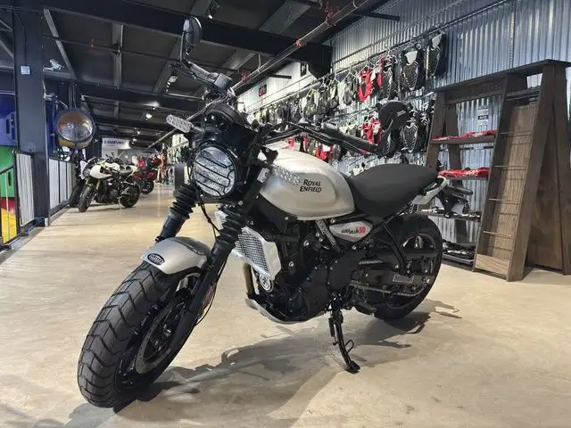 2026 ROYAL ENFIELD MOTORS GUERRILLA 450 in Street, Cruisers & Choppers in City of Halifax - Image 3