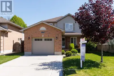 WOW! Welcome to 50 Moffatt Lane in Strathroy. This 3 bed, 1.5 bath renovated home is sure to impress...