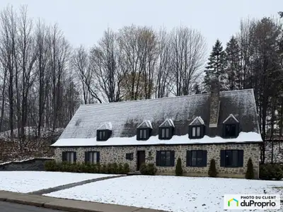 Offre d'achat acceptée en attente de réalisation des conditions Au coeur de la ville. Immense Canadi...