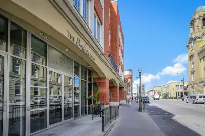 Beautiful, fully furnished and decorated suites on HARMONY SQUARE Queen studio: 1995.00 / month King...