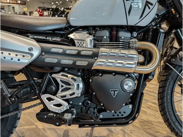 2025 Triumph Scrambler 1200 X // Ash Grey w/ Headlight Grill, Hi in Sport Bikes in Winnipeg - Image 7