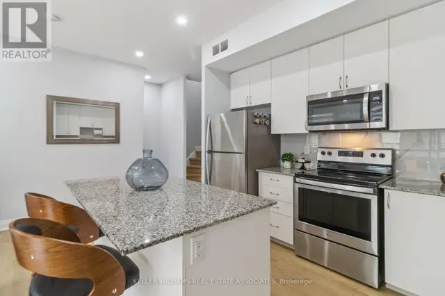 203 - 5289 HIGHWAY 7 Vaughan (Vaughan Grove), Ontario62865718239617122