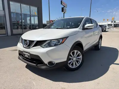 Drive smart with this well-equipped 2018 Nissan Qashqai SV—a compact SUV that blends efficiency, com...