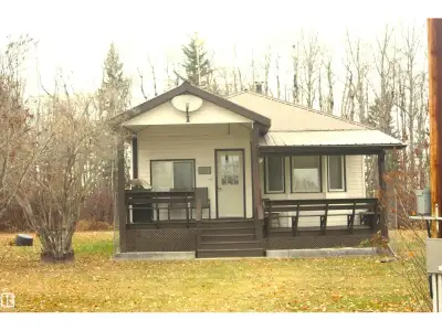 ATTENTION: Horse lovers/other outdoor enthusiasts! This property is located along highway, near Vega...