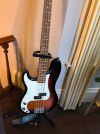 Fender Precision Bass LEFT HANDED with stand &amp; amp