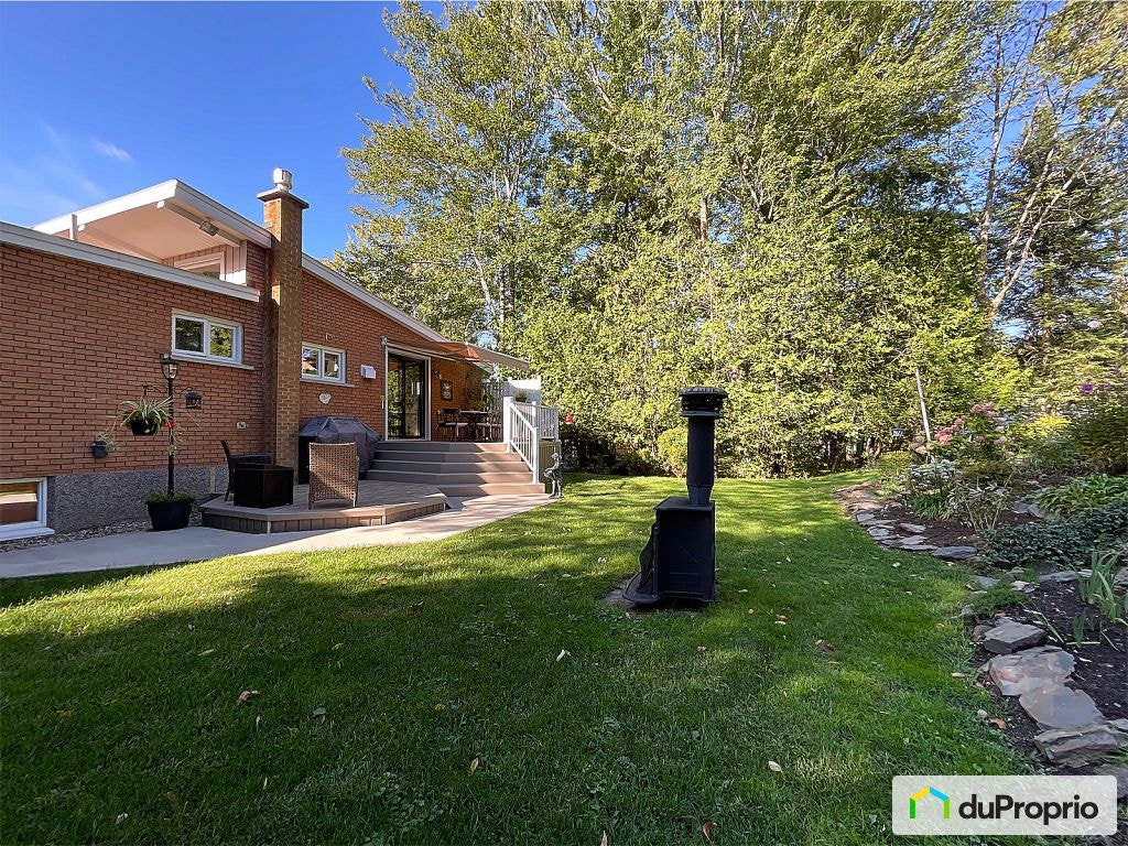 $675,500 - Bungalow for sale in Dunham — photo 2