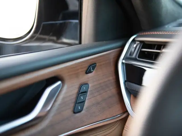 2025 Jeep Grand Cherokee L Summit in Cars & Trucks in Calgary - Image 13