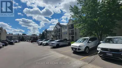 Welcome to 733 Deveron Crescent. located to quick access to the 401. 3KM to London Health Sciences C...