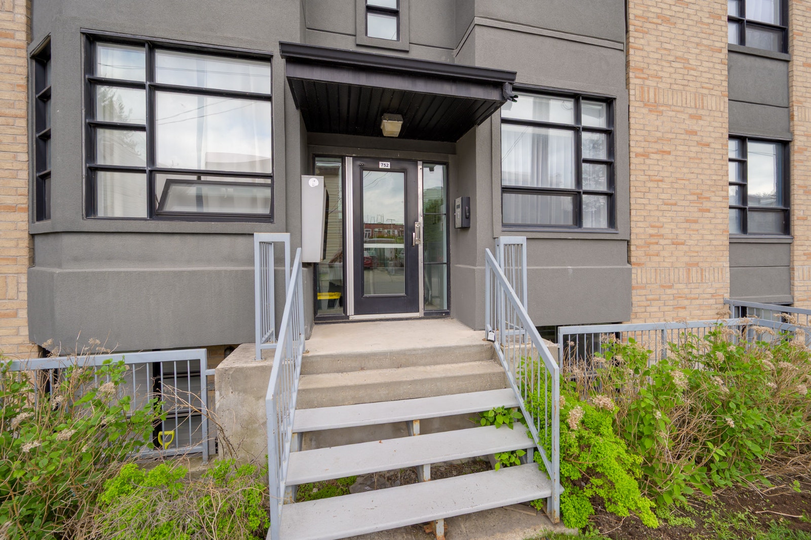 Condo 3 chambres + 2 garages à Lachine à vendre — photo 2