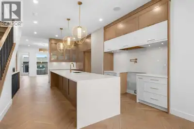 Experience modern sophistication in this stunning new duplex located in the heart of Montgomery. Des...