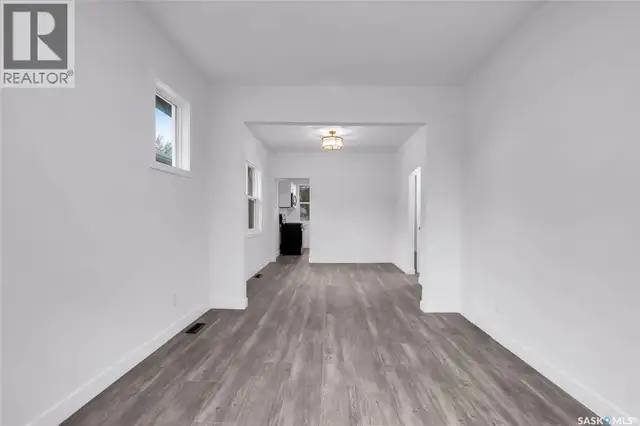 1230 E AVENUE N Saskatoon, Saskatchewan in Houses for Sale in Saskatoon - Image 7