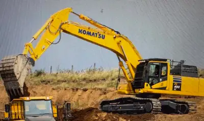 This PC490 LC-11 will move some earth for you! 10,200 hours, fleet maintained, full component histor...