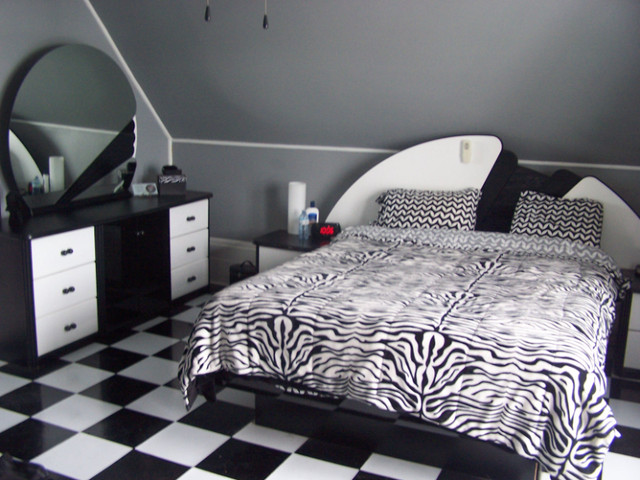 Designer High End King Size Headboard & Large Vanity Mirror in Beds & Mattresses in Hamilton