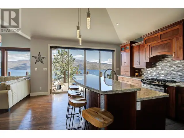 5824 Columbia Avenue Peachland, British Columbia in Houses for Sale in Penticton - Image 35