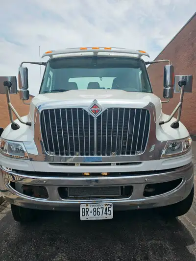 2017 Model International 4300 truck $25000 or best offer Navistar - Cummins engine Diesel 7 speed au...