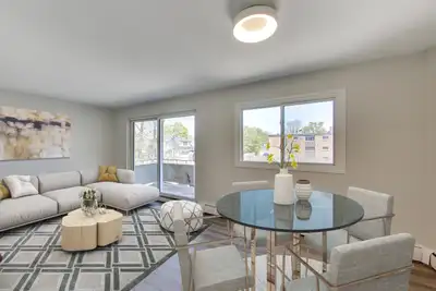 Recently Renovated 2 Bedroom 1 Bathroom Apartment! Welcome to 233 Durand Street in beautiful Sarnia,...