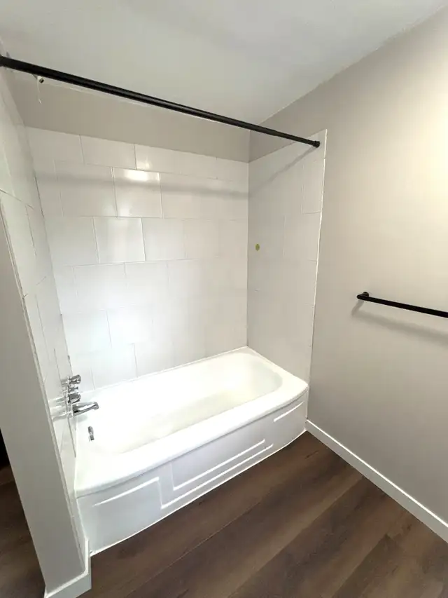 Newly Renovated 1 Bedroom Apartments Available | 721 Devine St in Long Term Rentals in Sarnia - Image 9
