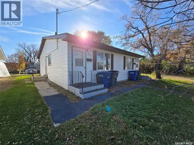 413 - 415 Calgary STREET Broadview, Saskatchewan in Houses for Sale in Regina - Image 2