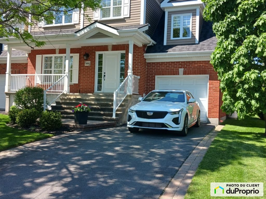 $889,000 - Townhouse for sale in St-Bruno-De-Montarville — photo 1