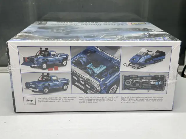 Revell Trucks '80 Jeep Honcho "Ice Patrol" Plastic Kit 1:24 in Toys & Games in Mississauga / Peel Region - Image 4