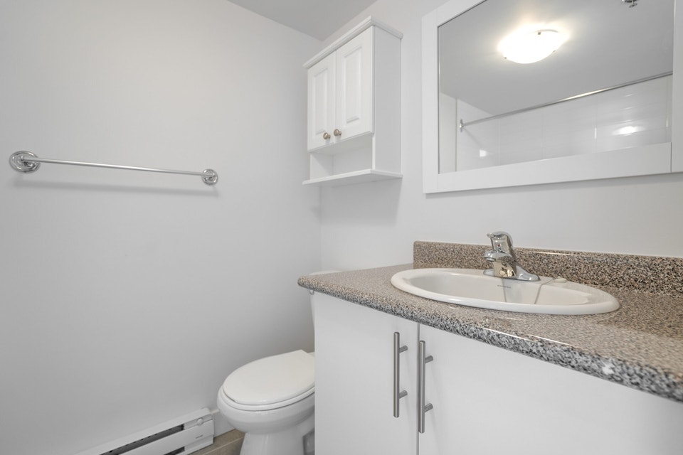 Red Top Tower Apartments - 1 Bedroom available at 5740 Cavendish 4