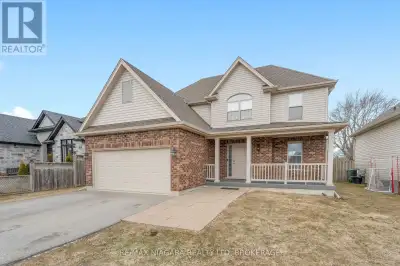 BEAUTIFULLY BUILT 2-STOREY IN STEVENSVILLE! This wonderful home offers over 2500 sqft of finished li...