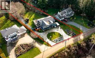 For more information, please click Brochure button. High bank beachfront on 1.0 ACRE with 7 Bedrooms...