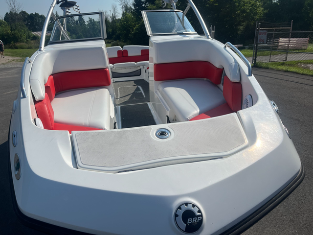 2008 SEA DOO 230 Wake in Powerboats & Motorboats in Ottawa - Image 13