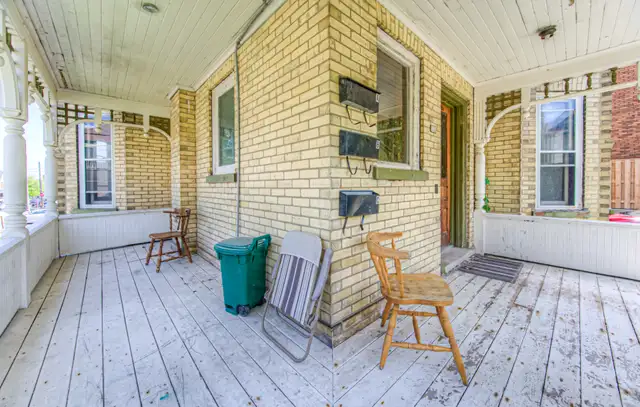 62 DORSET ST - 5 BEDROOM STUDENT UNIT AVAILABLE in Long Term Rentals in Kitchener / Waterloo - Image 27