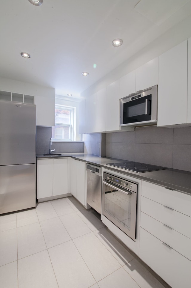 4557 Sherbrooke St W — photo 2