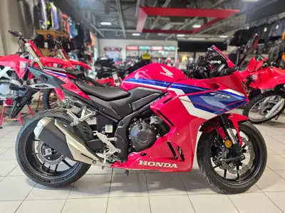 Welcome to GP Motorsports!. 2025 HONDA CBR500R- ONLY 247 KM ON THE BIKE!- COMES WITH CRASH GUARDS- S...