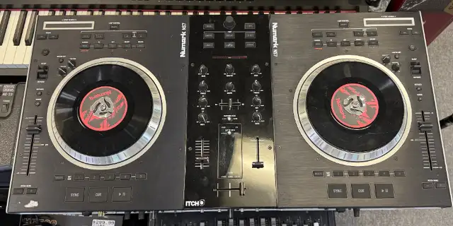 Numark NS7 - Performance Controller with Serato Itch in Performance & DJ Equipment in Oakville / Halton Region - Image 2