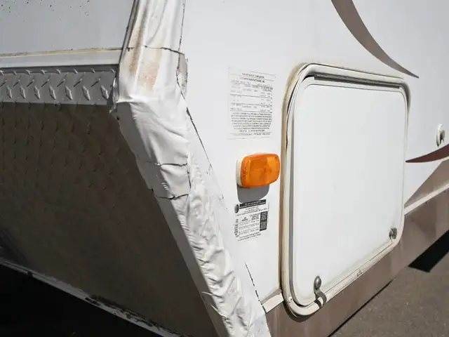2010 Lite 28GGS in Travel Trailers & Campers in St. Albert - Image 6