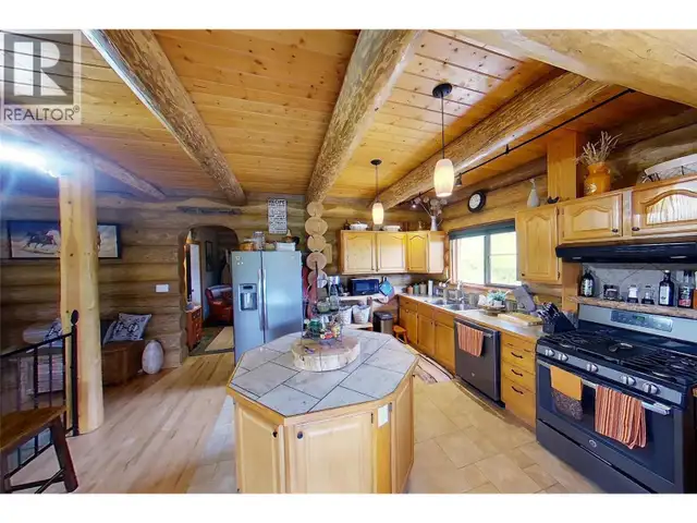 1225 Round Lake Road Armstrong, British Columbia in Houses for Sale in Vernon - Image 11